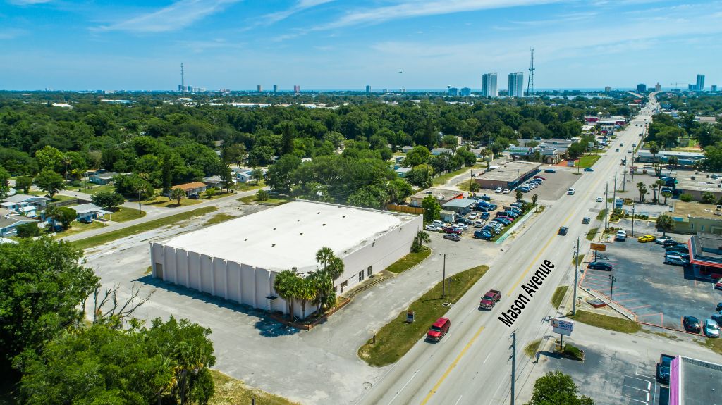 Freestanding Building on Lit Corner: 660 Mason Avenue, Daytona Beach, FL 32117